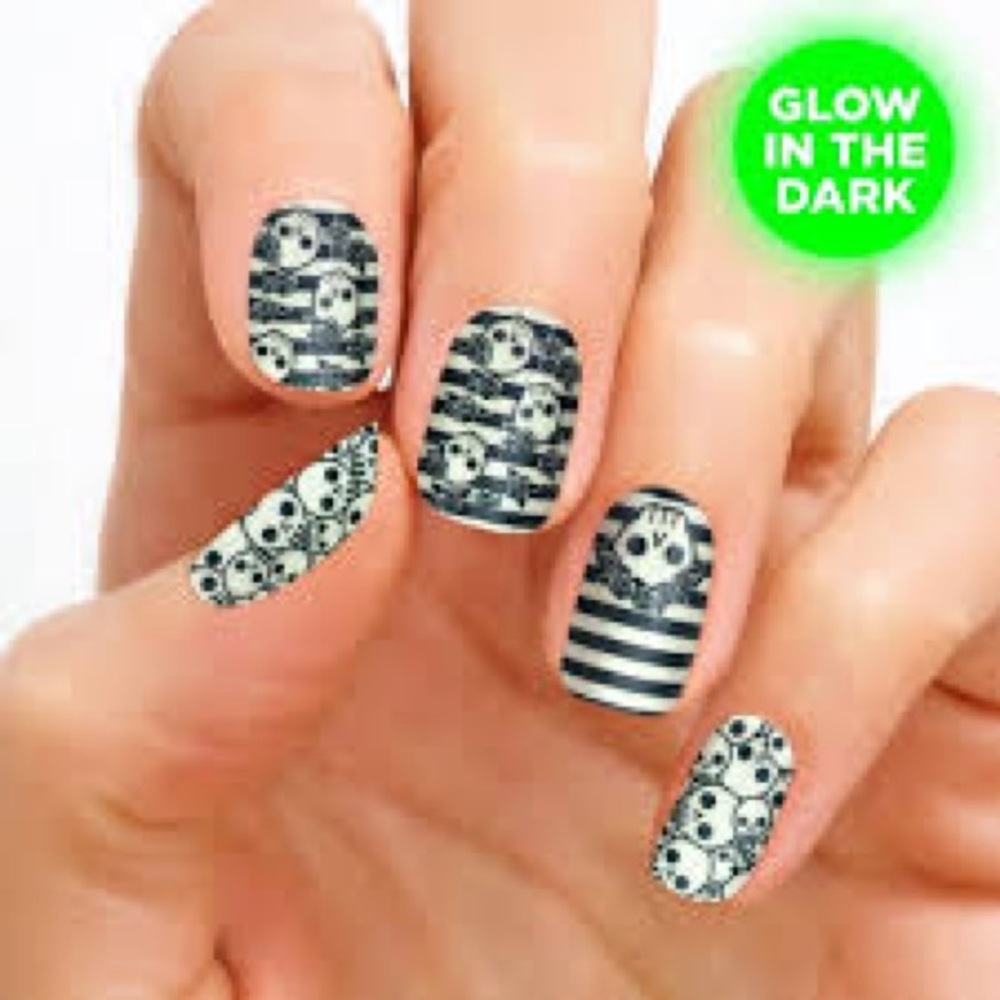 Literally dead color street retired, rare. Glow in dark